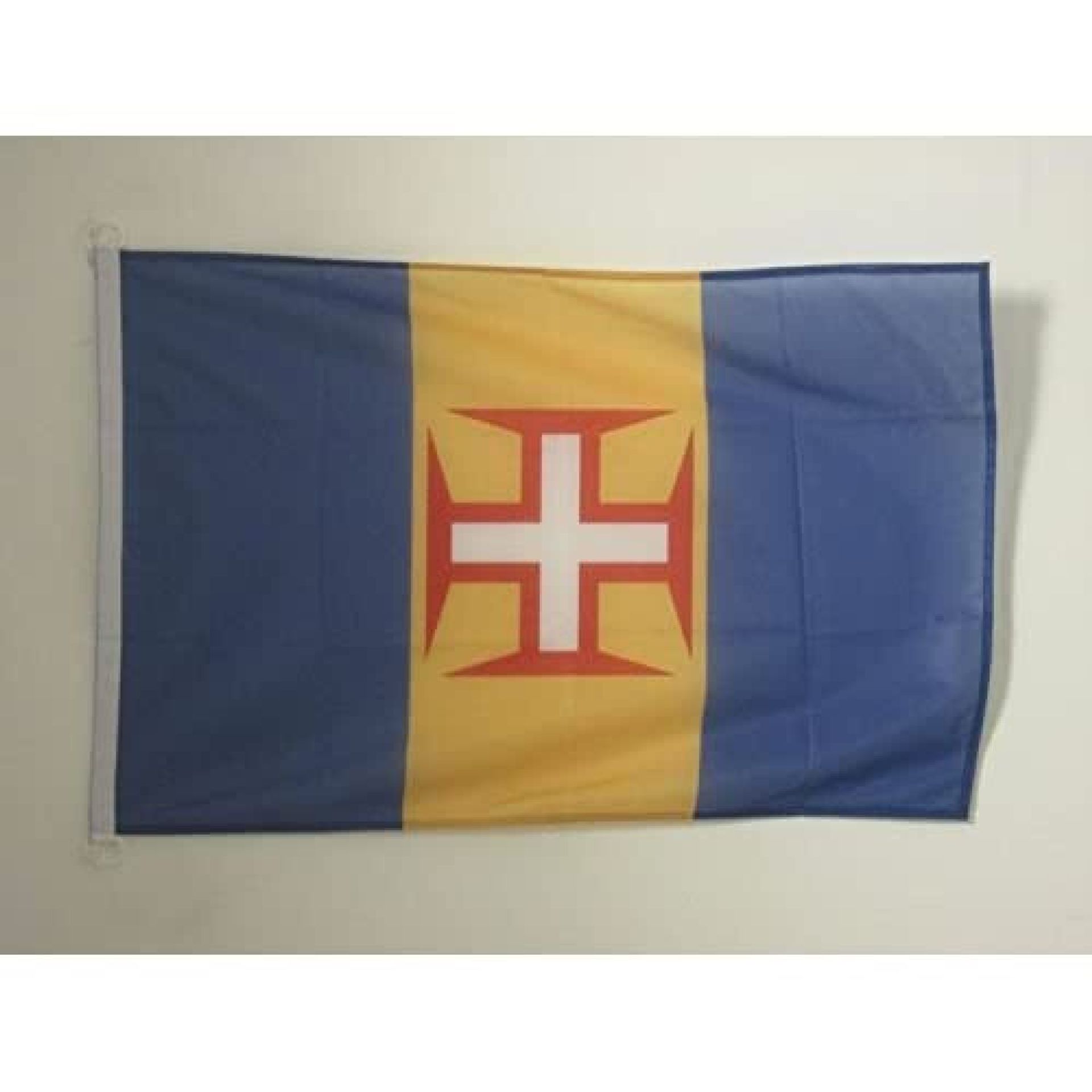 AZ FLAG - Madeira Nautical Flag - 18'' x 12'' - For Outdoor and Boat - Portugal - Maderian Banner Knitted Polyester with Two Plastic Rings - Vivid Colors - 12x18 in - 45x30 Cm