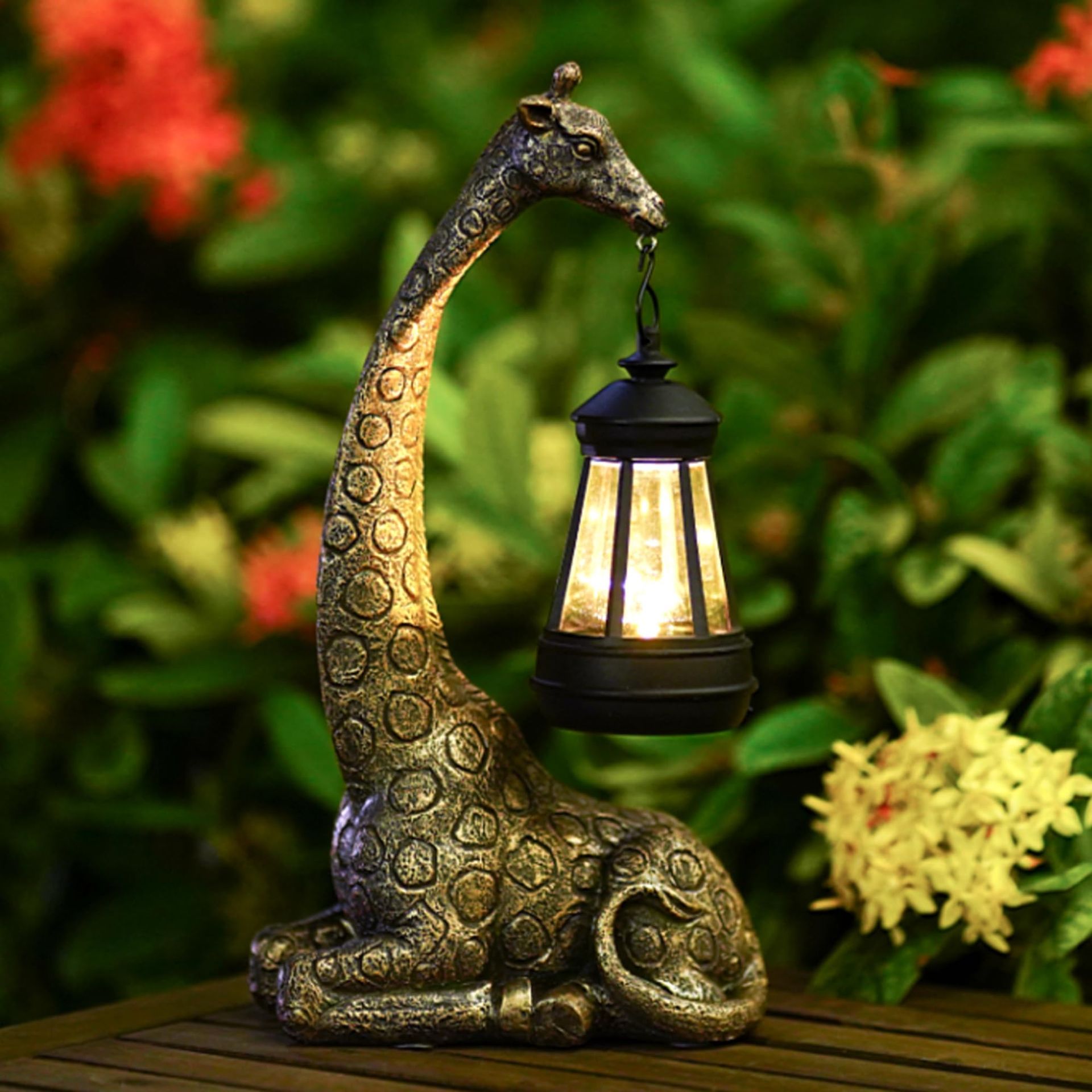 Giraffe Garden Ornament with Solar Lantern - 28cm Outdoor Statue with LED Light for Yard Décor & Gift Idea