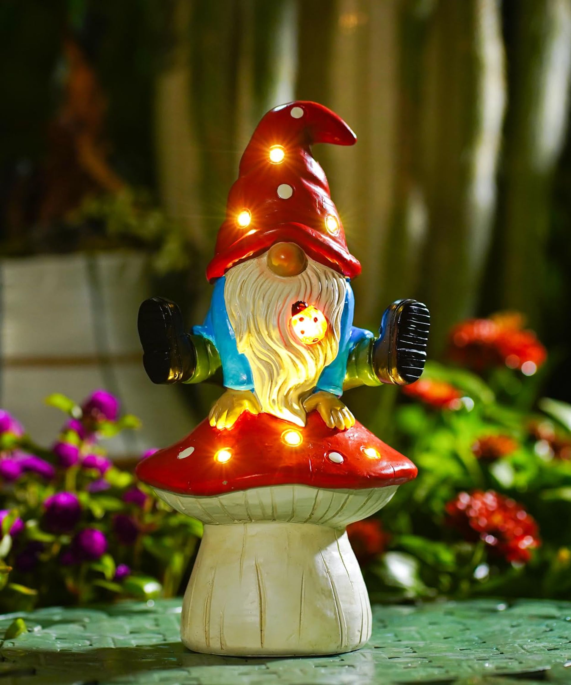 Garden Gnome Statue Solar Outdoor Ornament with Butterfly & Dragonfly Catching Design Resin Sculpture for Patio Lawn Décor - Gnome Catching Dragonfly