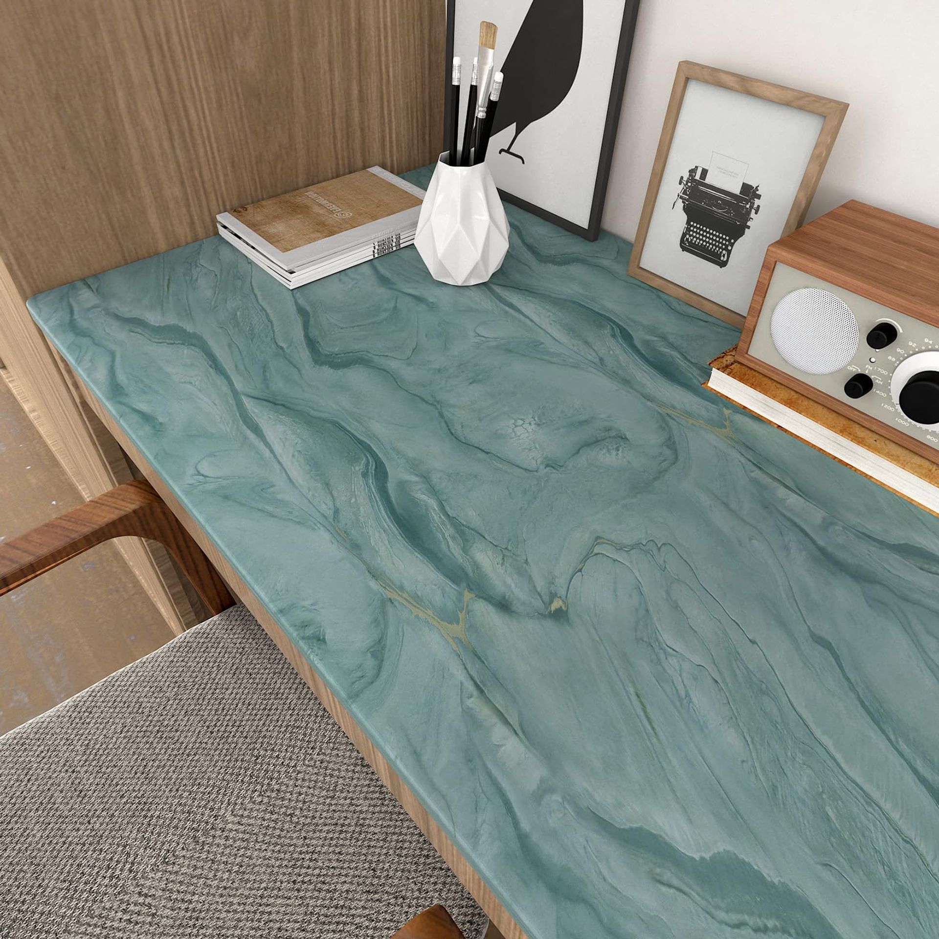 Donkergrijze keuken in de woonkamer