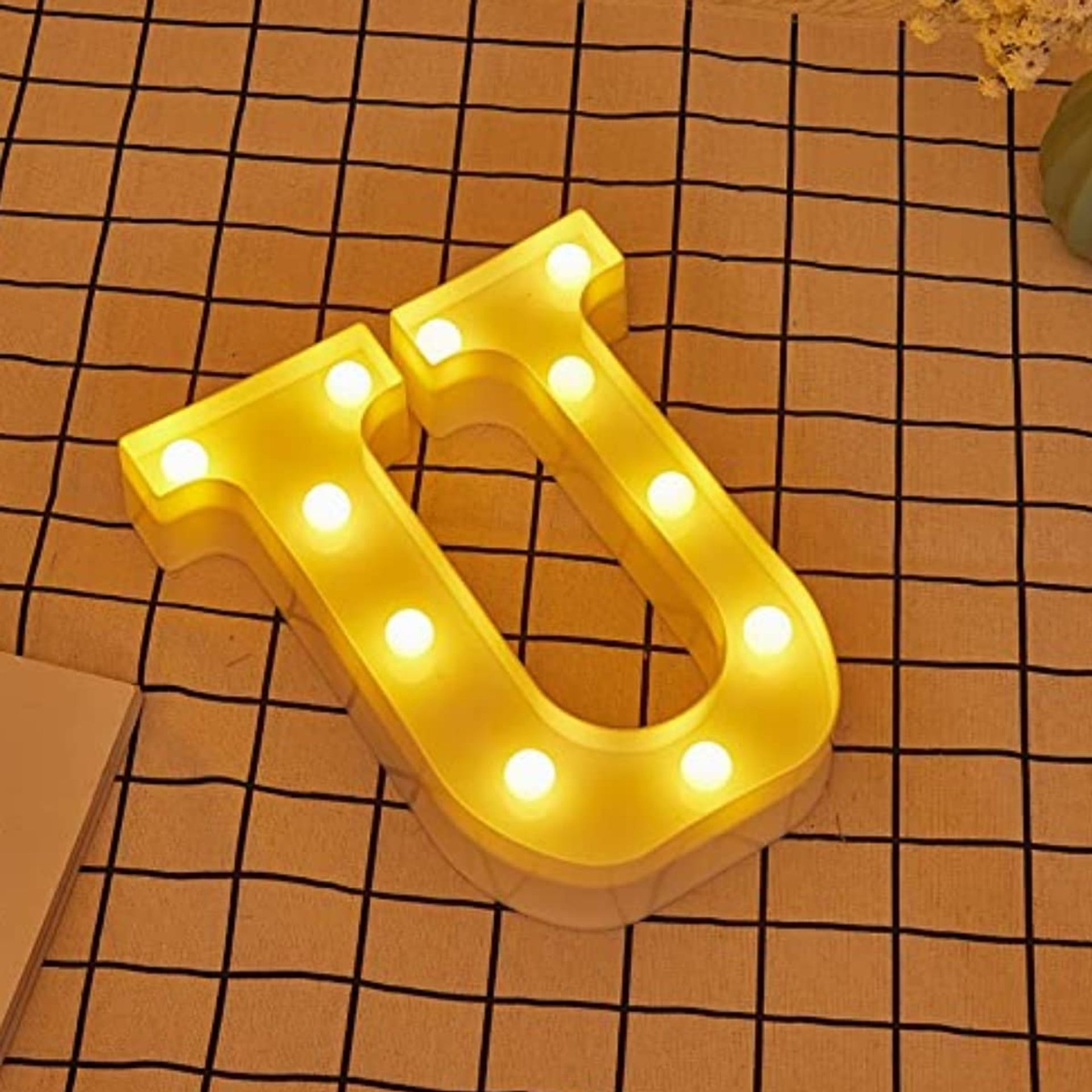 JANDEI - Luminous Letters, Decorative Numbers with LED Light Warm Tone 3000K, 22cm Height, Battery Operation. Ambient Night Lights for Home, Shop Windows, Celebrations. (U)