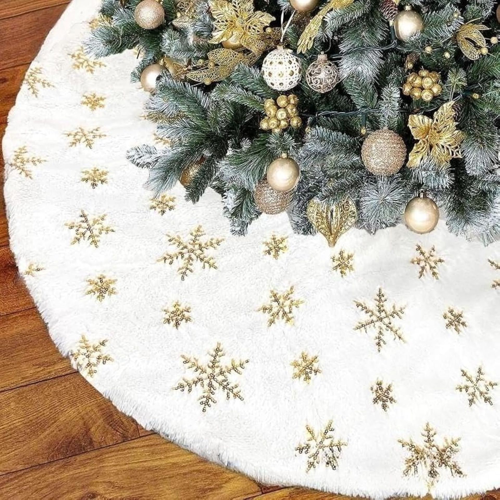 Veroda Christmas Tree Skirt - White Plush with Gold Sequin Snowflakes, 120cm
