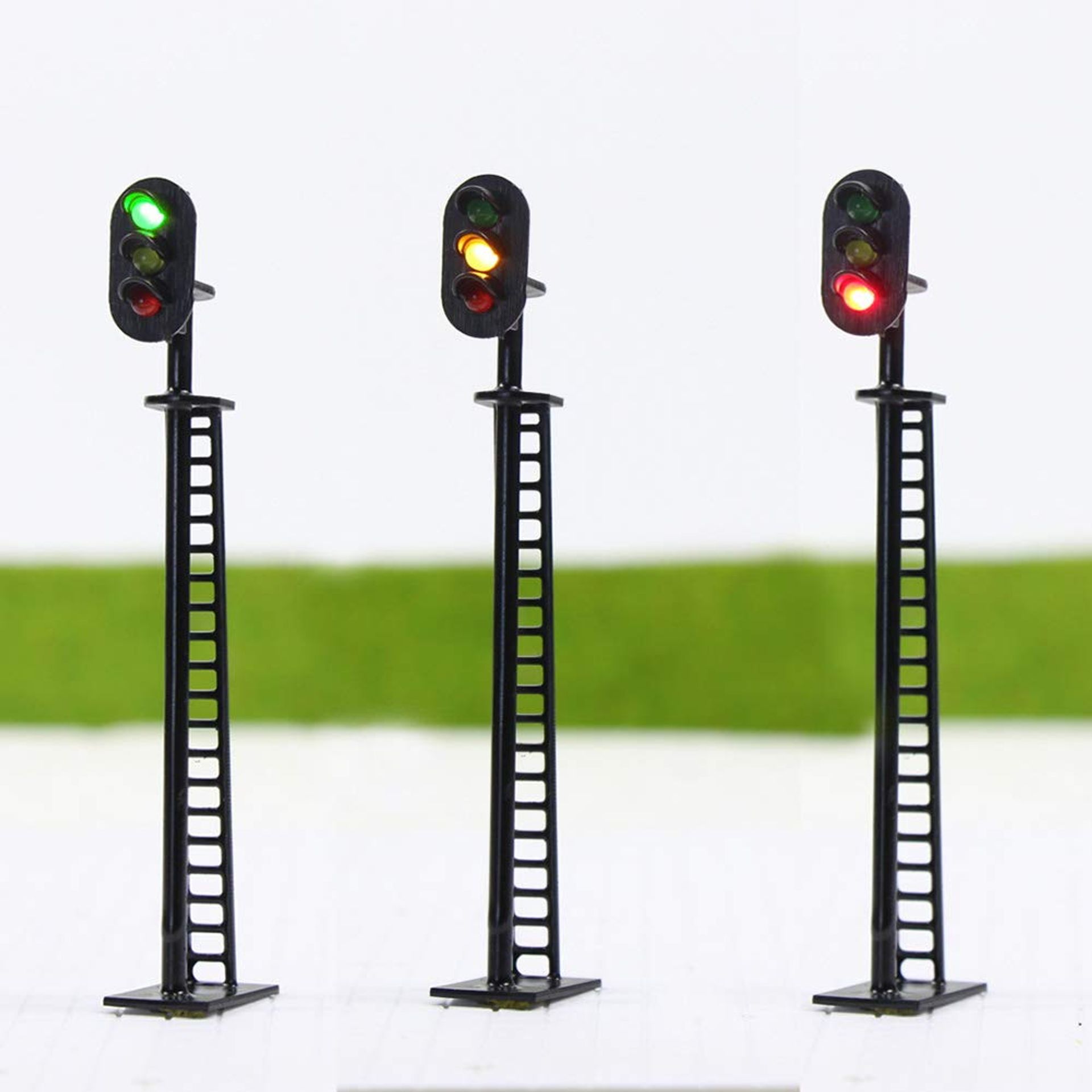 Model Railway Block Signals 5 Piece Set 3-Light LED 12V HO/OO Scale Layout Accessory - Red Green Yellow JTD02-5