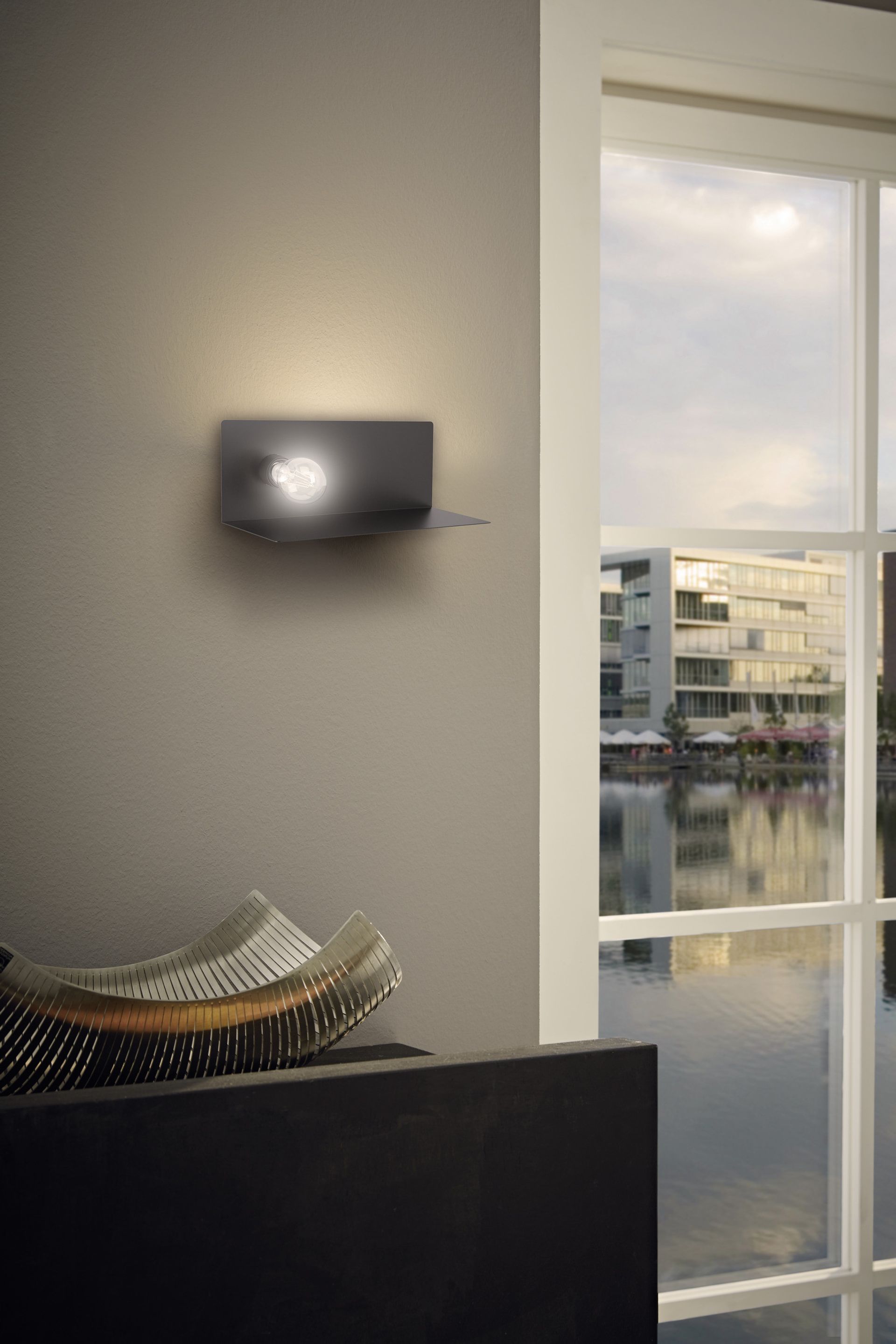 CIGLIE Wall Light – Black E27 with On/Off Switch & USB Port