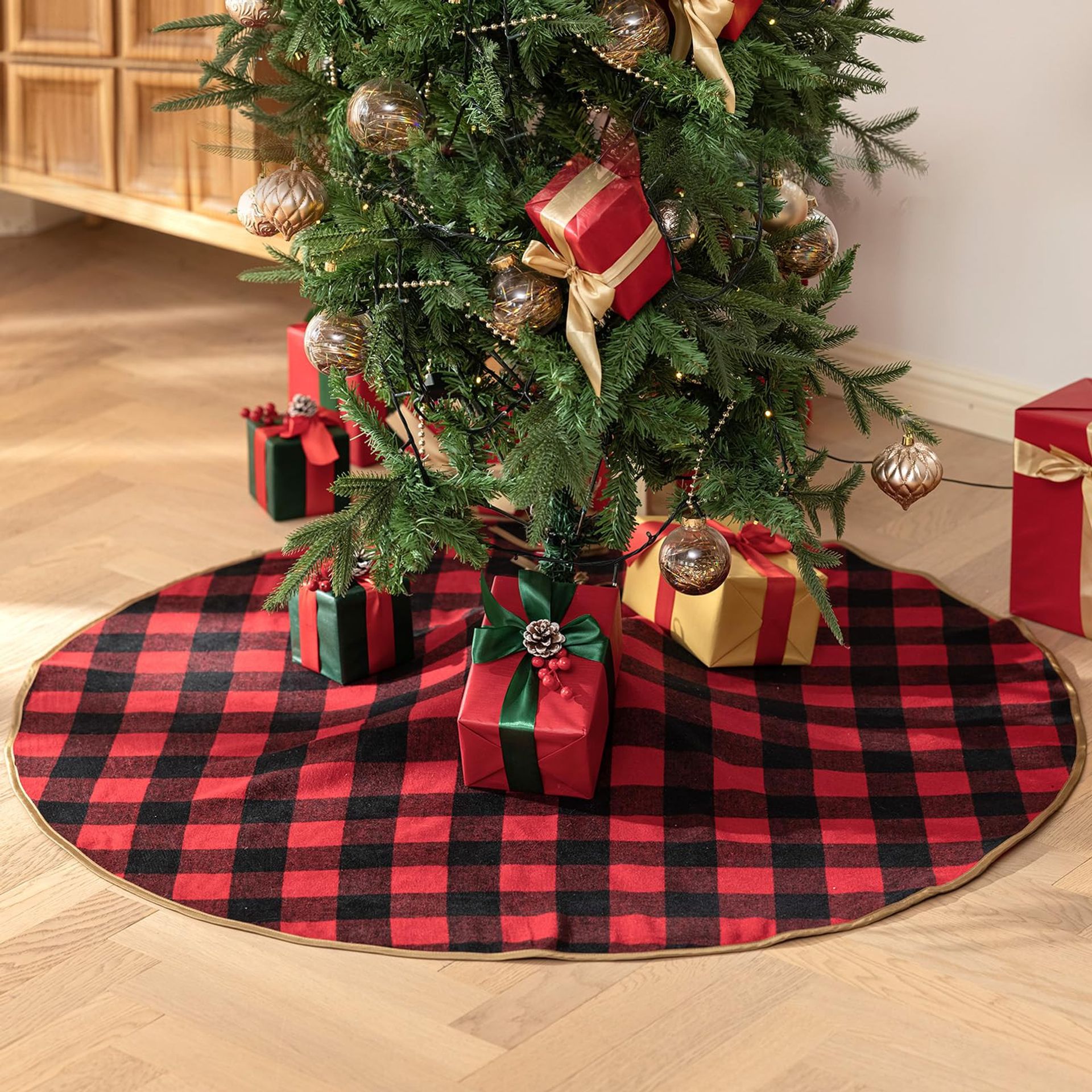 Christmas Tree Skirt Buffalo Plaid Design Soft Fabric Holiday Decoration - Red & Black 148cm/58 Inch