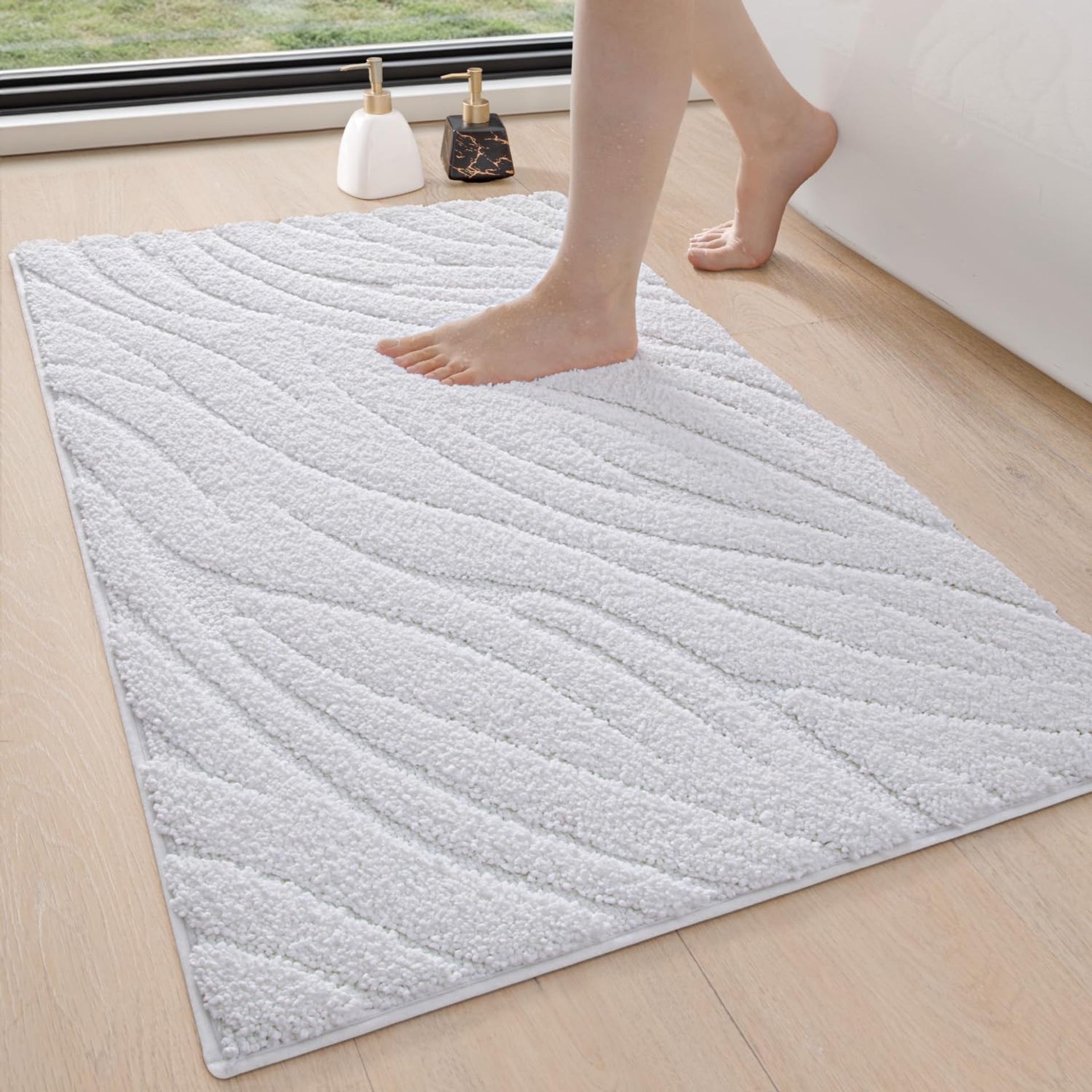 Absorbent Bath Mat Soft Microfibre Non Slip Machine Washable Bathroom Rug - White 61 x 92 cm