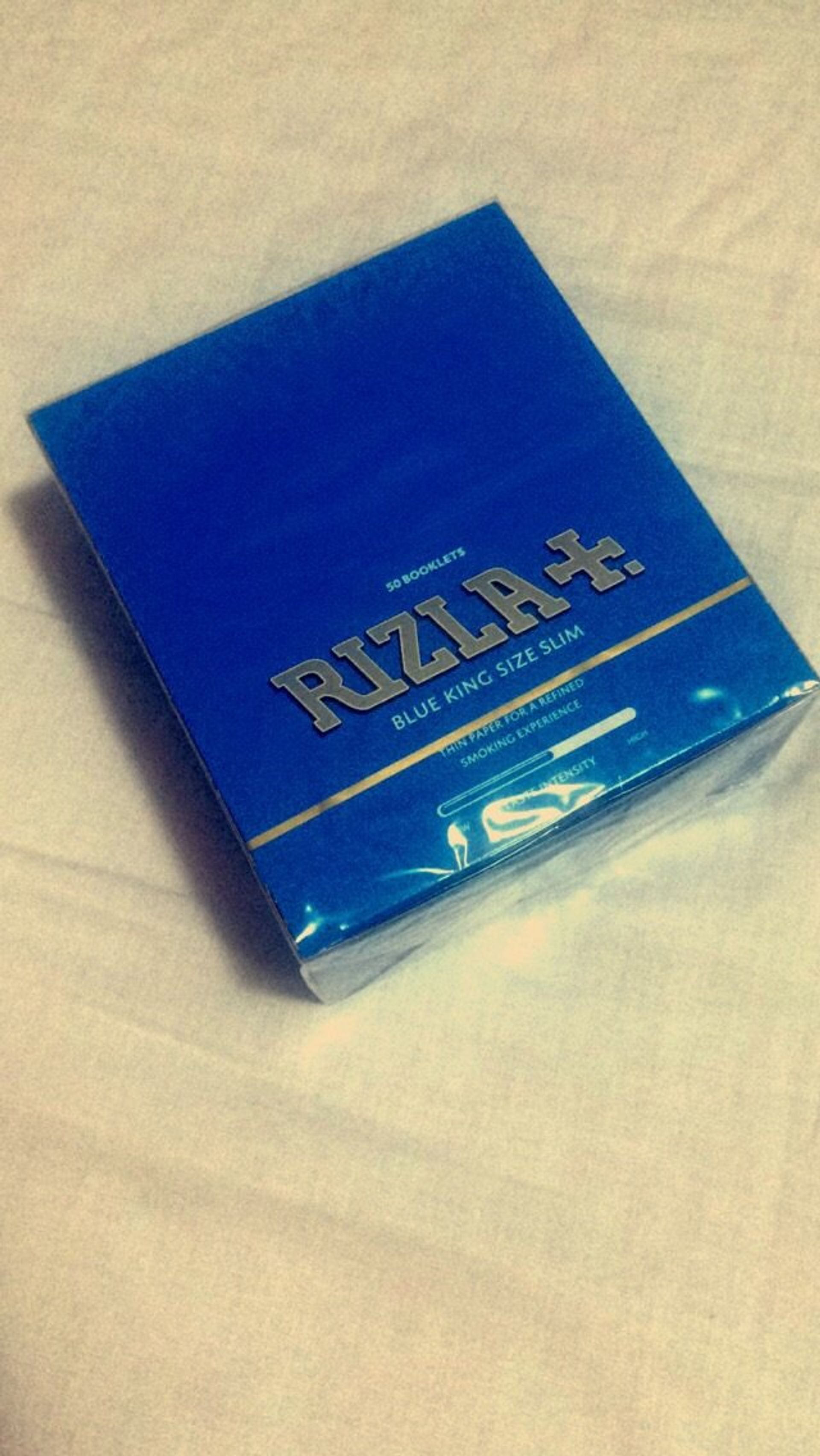 King Size Slim Rolling Papers 50 Pack Premium Quality by Rizla - Blue King Size Slim